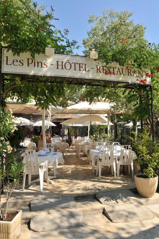 Les Pins Restaurant Et Chambre D'Hotes Сийан-ла-Каскад Экстерьер фото