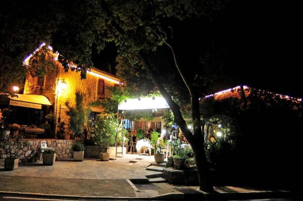 Les Pins Restaurant Et Chambre D'Hotes Сийан-ла-Каскад Экстерьер фото