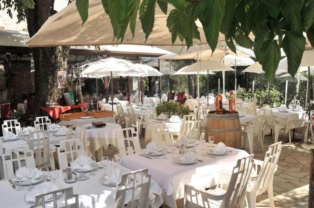 Les Pins Restaurant Et Chambre D'Hotes Сийан-ла-Каскад Экстерьер фото