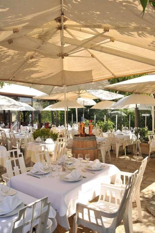 Les Pins Restaurant Et Chambre D'Hotes Сийан-ла-Каскад Экстерьер фото