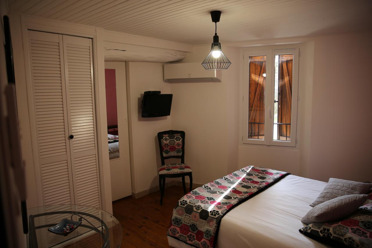Les Pins Restaurant Et Chambre D'Hotes Сийан-ла-Каскад Экстерьер фото