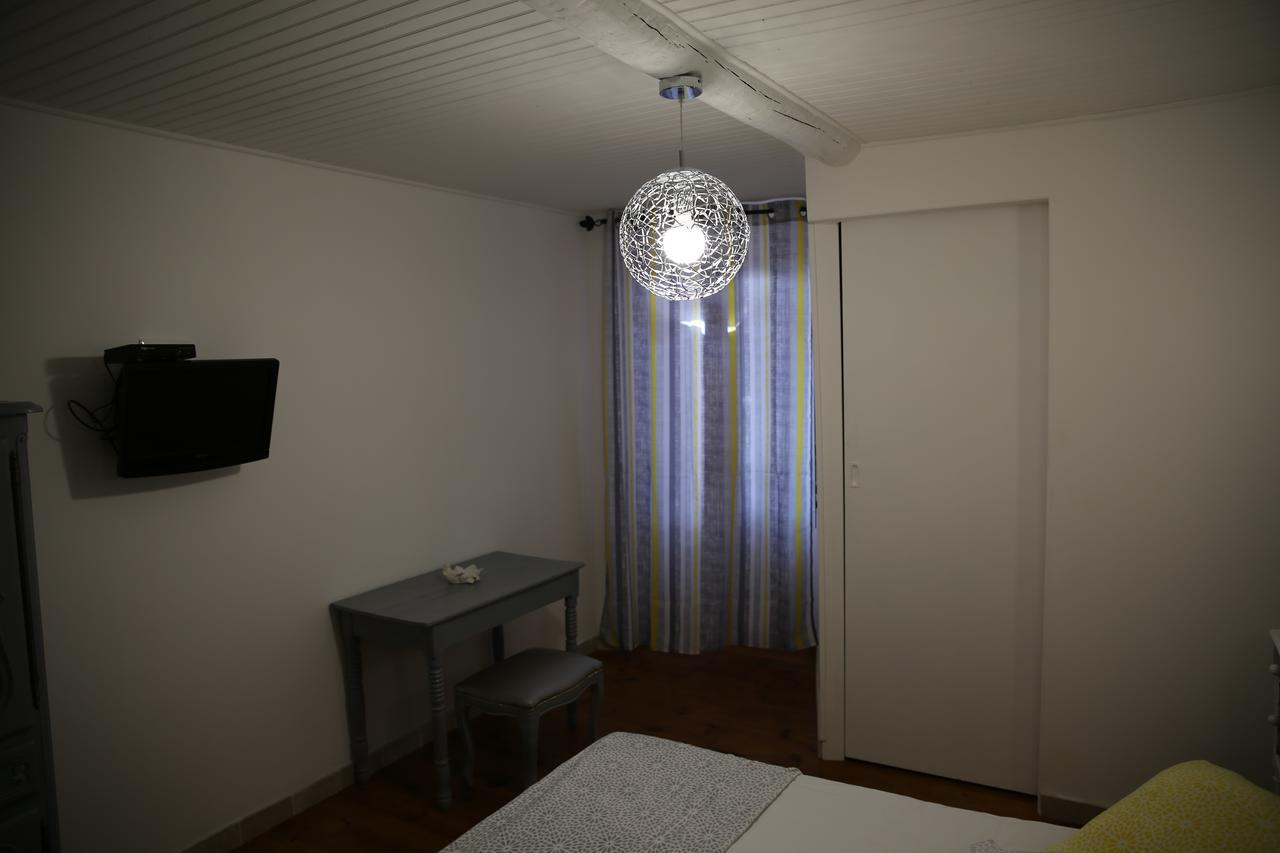 Les Pins Restaurant Et Chambre D'Hotes Сийан-ла-Каскад Экстерьер фото